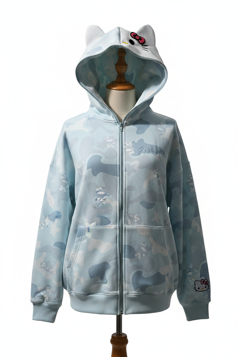 Sweat Hello Kitty capuche blanche sur mannequin buste chêne